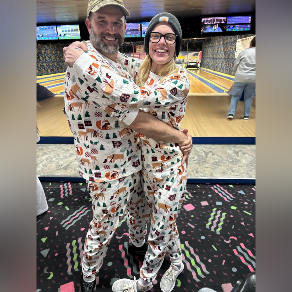 UNISEX Size Large Holiday Pajamas - Picture 3 of 9